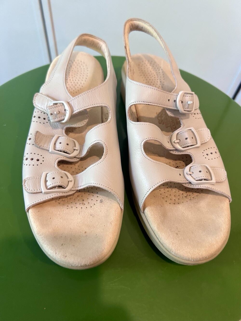 Women’s SAS Tripad Comfort Triple Buckle Beige Sandal Shoes Size 9.5 S Narrow